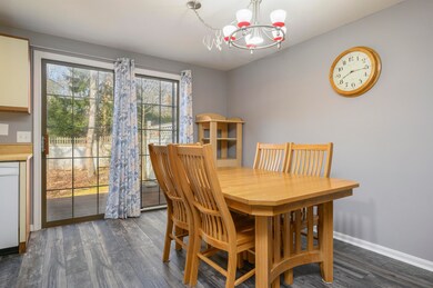005-photo-dining-room-8131830
