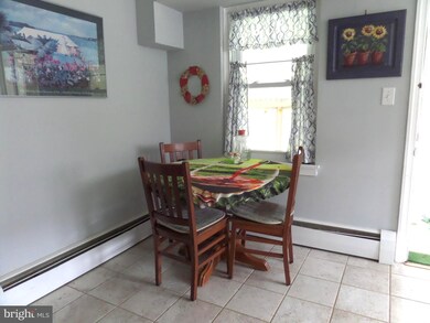 819 N Broad St, Lansdale, PA 19446 - photo 5