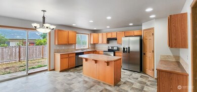 14939 Mountain View Ct SE, Yelm, WA 98597 - photo 6