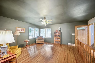 1303 68th St, Windsor Heights, IA 50324 - photo 3