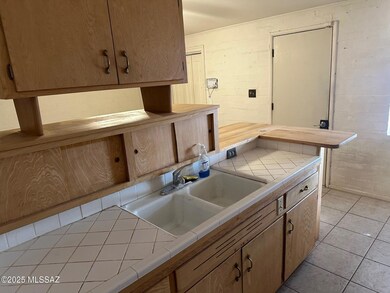 1610 S Avenida Regulo, Tucson, AZ 85710 - photo 4
