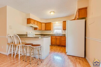 3712 SW 34th St, Topeka, KS 66614 - photo 5