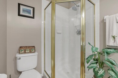 Full Bathroom 1