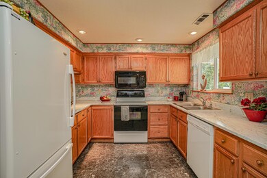 528 NW Buddy Ln, Grants Pass, OR 97526 - photo 7