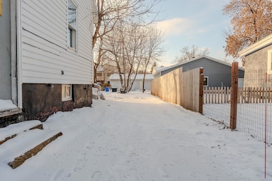 817 9th St S, Fargo, ND 58103 - photo 5