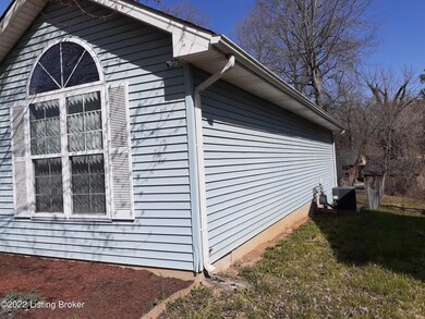 6613 Burlwood Dr, Louisville, KY 40229 - photo 7