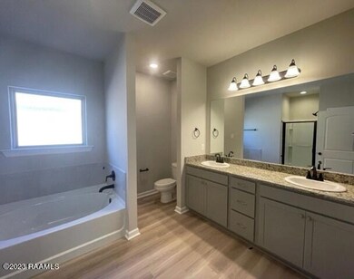 KCG021 MASTER BATH 1