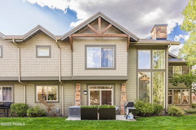 007_6042foxpoint-36_373