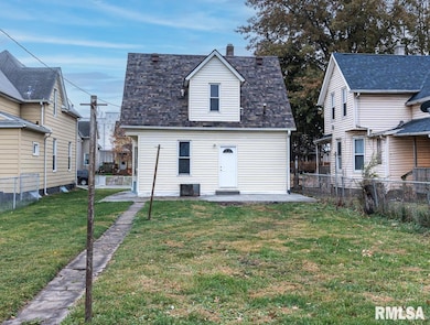 2008 Dixwell St, Davenport, IA 52802 - photo 3