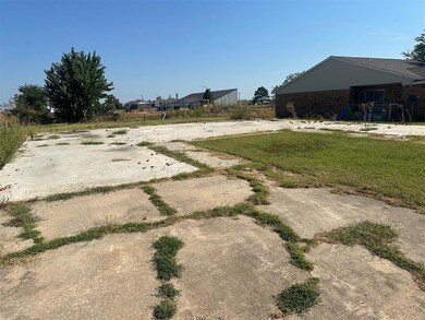 310 W 37th St, Shawnee, OK 74804 - photo 4