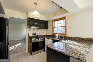 13155 Madonna Ln, Fairfax, VA 22033 - photo 5