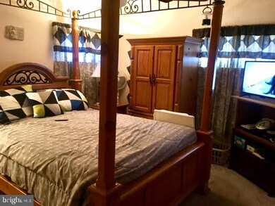 2401 N Cuthbert Dr, Lindenwold, NJ 08021 - photo 7