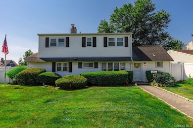 46 Tallow Ln, Levittown, NY 11756 - photo 5