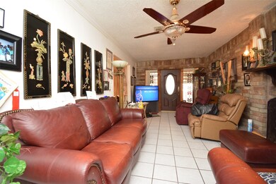 10012 Woodwick St, Houston, TX 77016 - photo 5