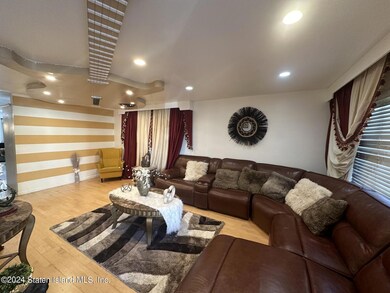 27 Lott Ln, Staten Island, NY 10314 - photo 2