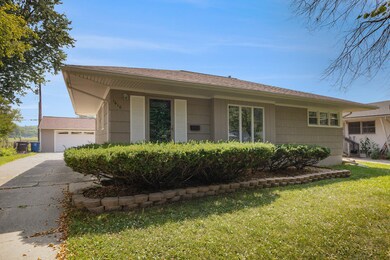 1610 Saunders Crescent, Ann Arbor, MI 48103 - photo 4