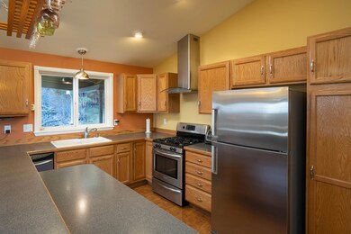 3340 SW Salmon Ct, Redmond, OR 97756 - photo 6