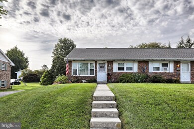 948 E Oak St, Palmyra, PA 17078 - photo 2