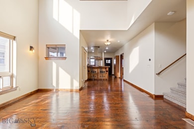 Living Area, Open to Upsatirs