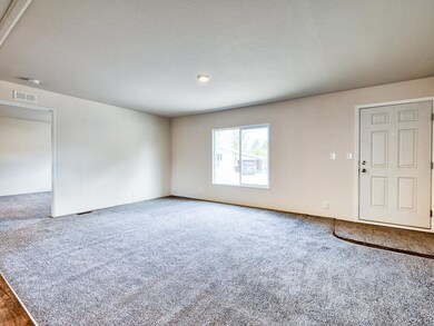 4647 Winter Ave unit SPC 81, Klamath Falls, OR 97603 - photo 5