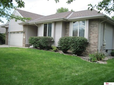 2118 Dana Ln, Papillion, NE 68133 - photo 2