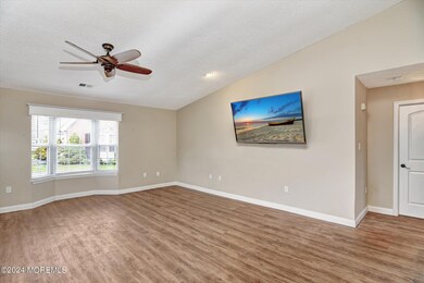 04-Living & Dining Room