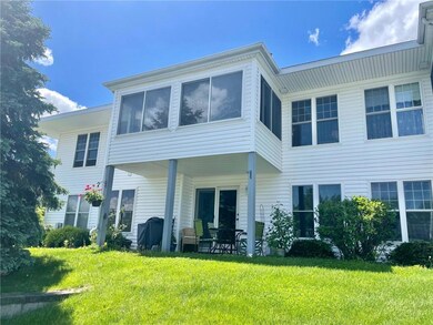 Wonderful 4 season sunroom to relax!