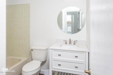 10-Downstairs Bathroom_DMD_0735
