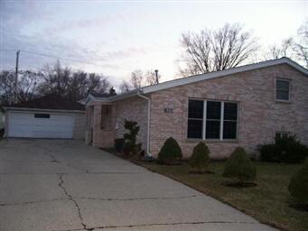 617 Santa fe Ave unit 5, Carpentersville, IL 60110 - photo 2