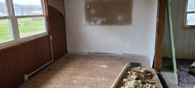 938 Pancoast St, Reynoldsville, PA 15851 - photo 4