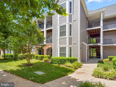 46602 Ellicott Square unit 300, Sterling, VA 20165 - photo 2