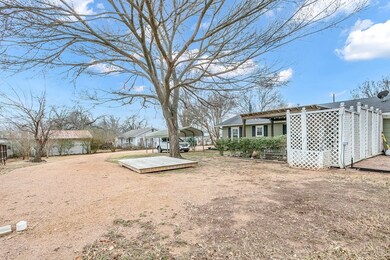 104 E Grothe St, Fredericksburg, TX 78624 - photo 7