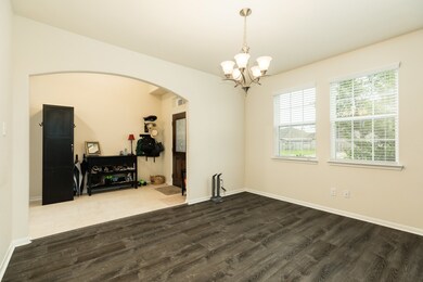 1037 Luke Dr, Alvin, TX 77511 - photo 6