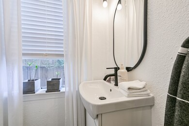 415 Fairview St unit 3, Houston, TX 77006 - photo 7