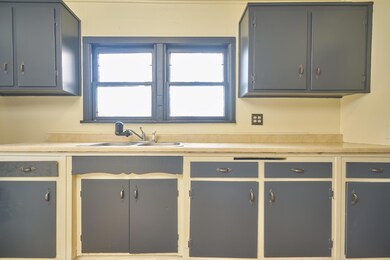 917 SW G St, Grants Pass, OR 97526 - photo 7