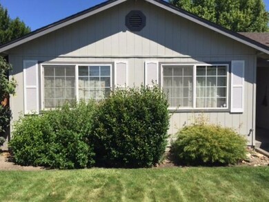 935 Pittview Ave, Central Point, OR 97502 - photo 2