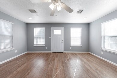 5604 1/2 Los Angeles St, Houston, TX 77026 - photo 6