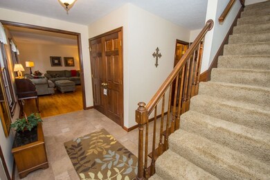 Open staircase, good size foyer to greet your gues