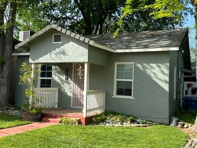 1032 Locust 1