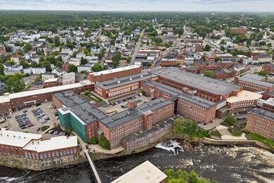 Building 18 benefits from an amazing location, low fees and even solar energy!