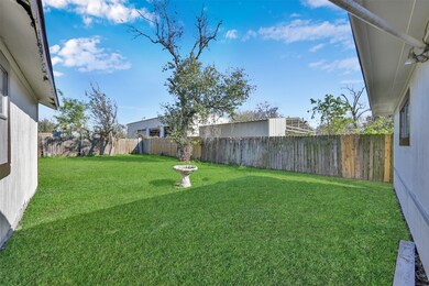 2517 Avenue of Oaks St, Houston, TX 77026 - photo 2