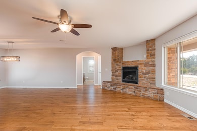 451 Uniqueville Ln 2