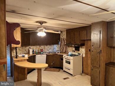 6672 Black Horse Pike unit 52, Egg Harbor Township, NJ 08234 - photo 3