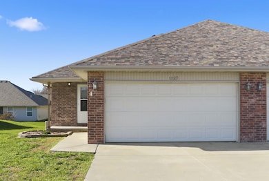 1127 N Northwood Ave, Republic, MO 65738 - photo 2