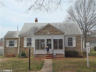 Exterior Front - Stone Front Cottage close to Maym