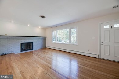 8533 Pineway Dr, Laurel, MD 20723 - photo 4