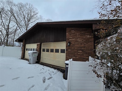 9770 Daleview Dr, South Lyon, MI 48178 - photo 3