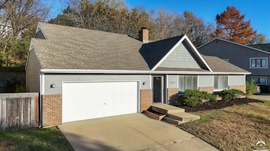 2018 Crossgate Dr, Lawrence, KS 66047 - photo 2