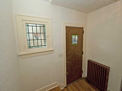 Entry/Foyer.