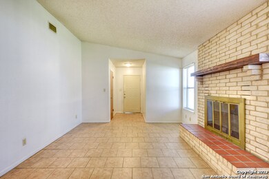 818 Lois St unit B, Kerrville, TX 78028 - photo 3